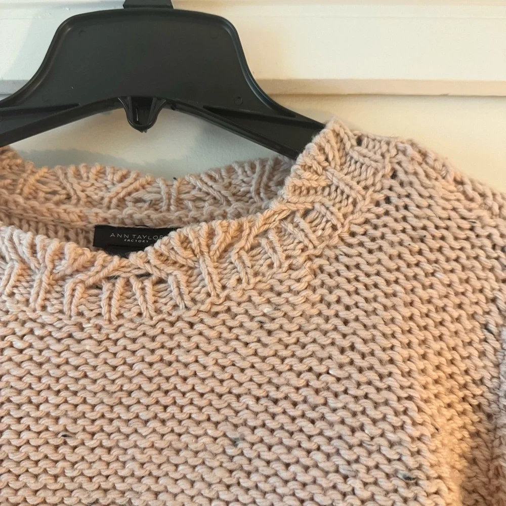 Ann Taylor Chunky Knit Scalloped Pink Sweater